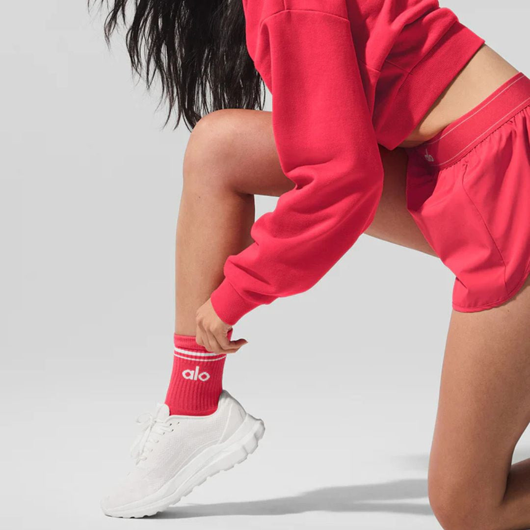 Alo Yoga Unisex Half-Crew Throwback Sock - RED