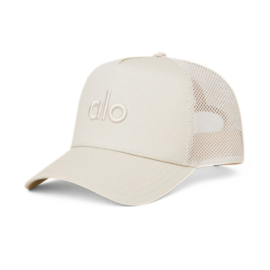 Alo Yoga Cotton District Trucker Hat - Bone
