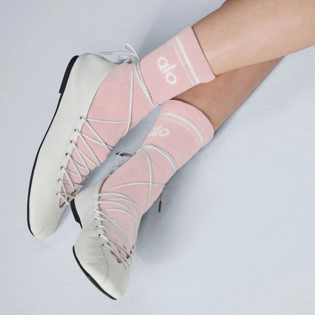 Alo Yoga Unisex Half-Crew Throwback Sock - PNK - Pink