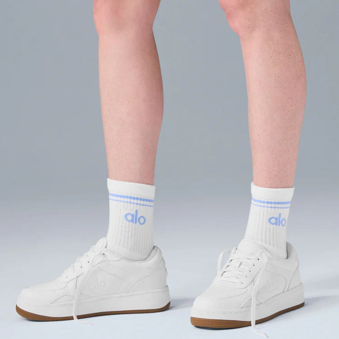 Alo Yoga Unisex Half-Crew Throwback Sock - WHTBLU
