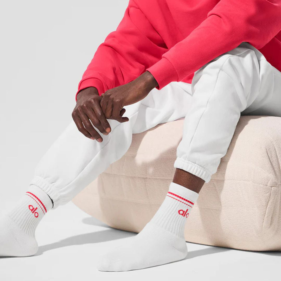 Alo Yoga Unisex Half-Crew Throwback Sock - WHTRED
