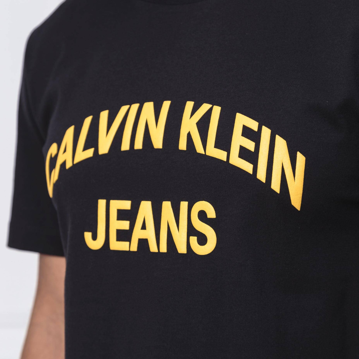 Calvin Klein INSTITUTIONAL CURVED VARSITY T-Shirt - BLK