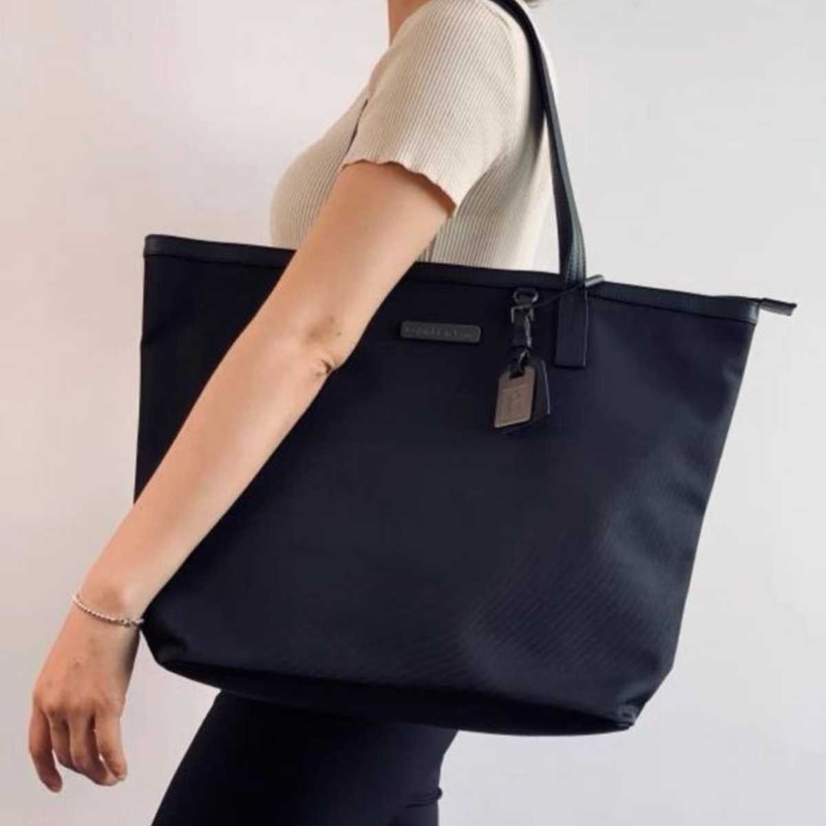 Calvin Klein JEANS Classy Nylon Canvas Shoulderbag Women - BLK - Black
