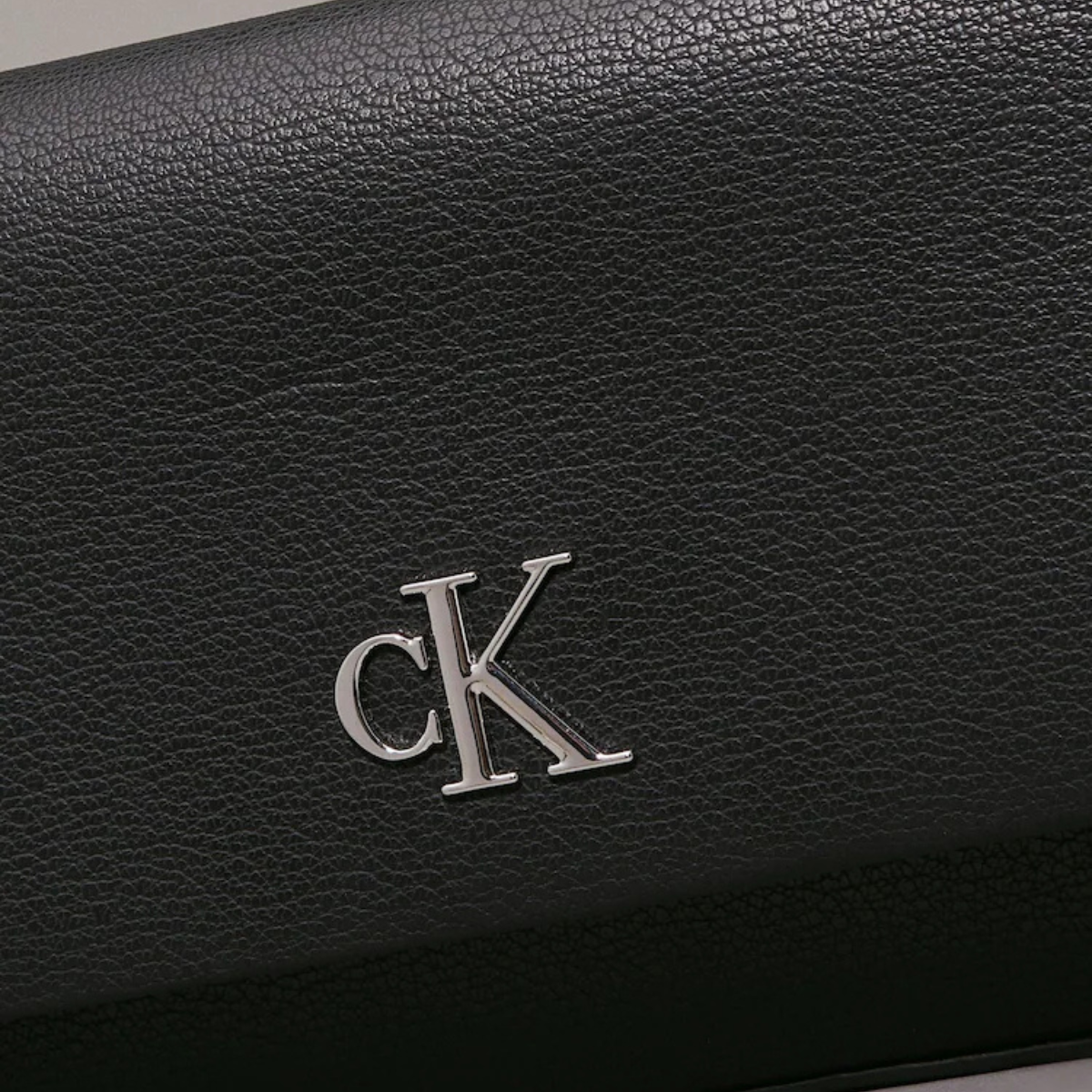 Calvin Klein Minimal Monogram Shoulder Bag Women - BLK - Black