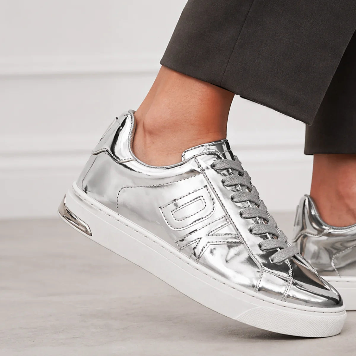 DKNY ABENI LACE UP Sneakers Women - MET