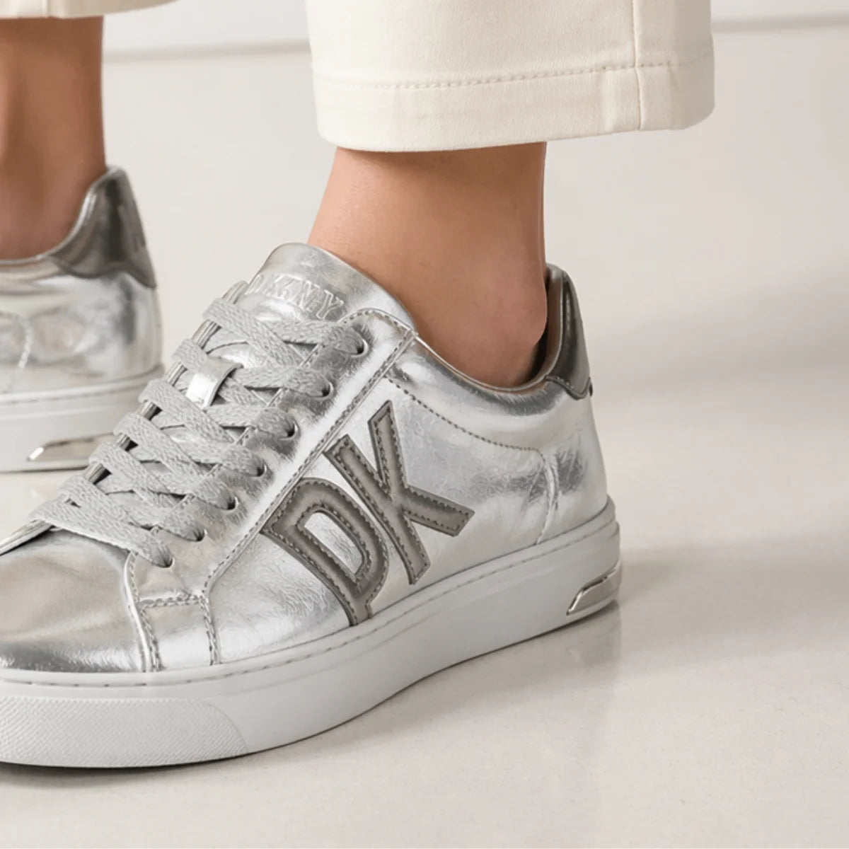 DKNY ABENI2 LACE UP Sneakers Women - MET