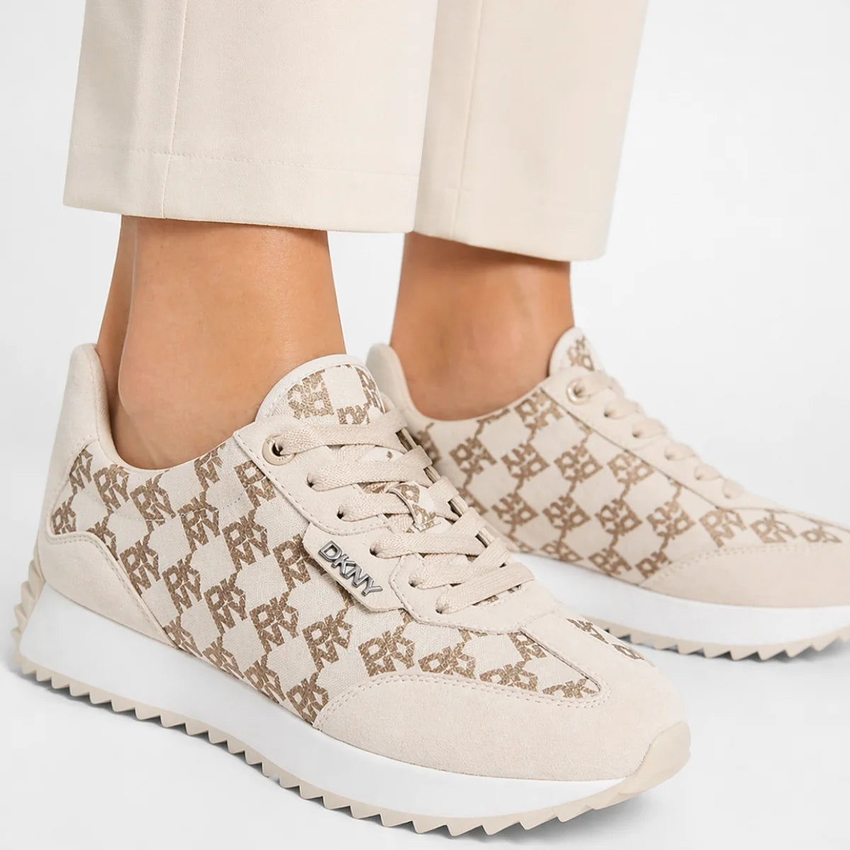 DKNY Naples lace-up Sneakers Women - BEG