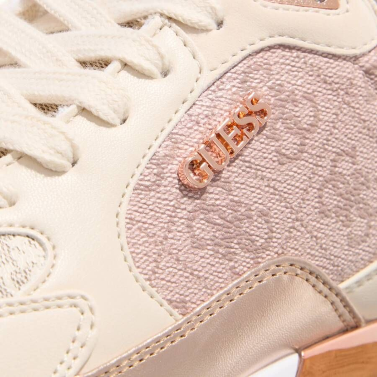 GUESS Moxea 4G Logo Sneakers - BEGBRZ