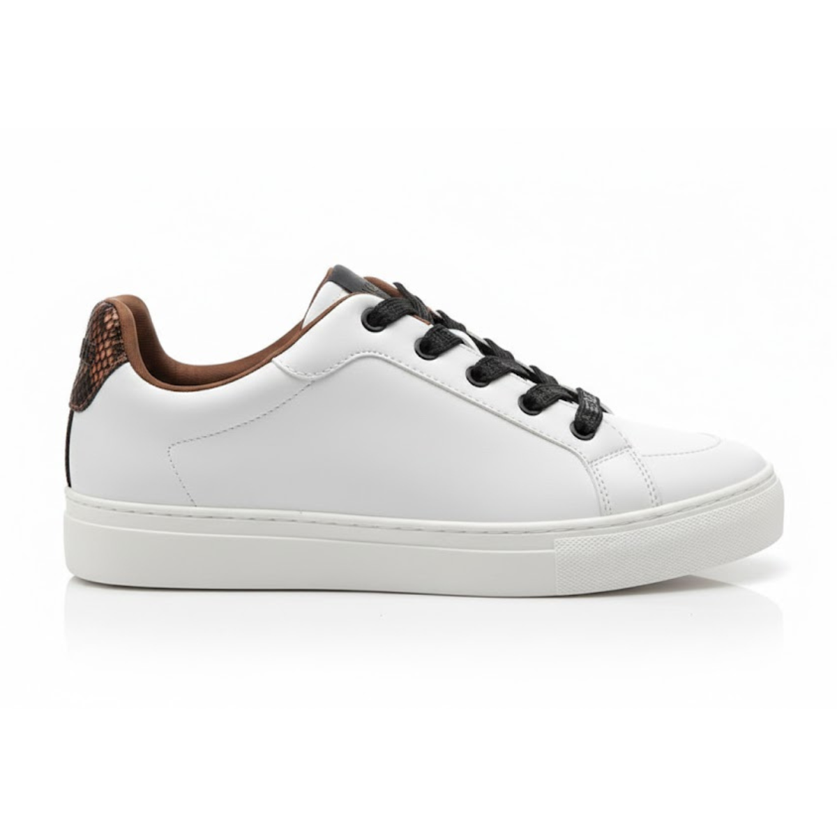 KARL LAGERFELD PARIS Cedar Low Top Sneakers Women - WHTBRN