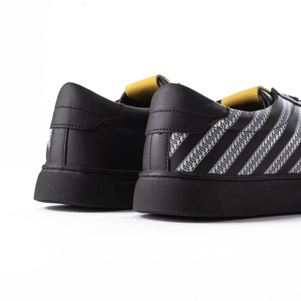 Pull & Bear Stripes Lace-up Trainers - BLK - Shoes