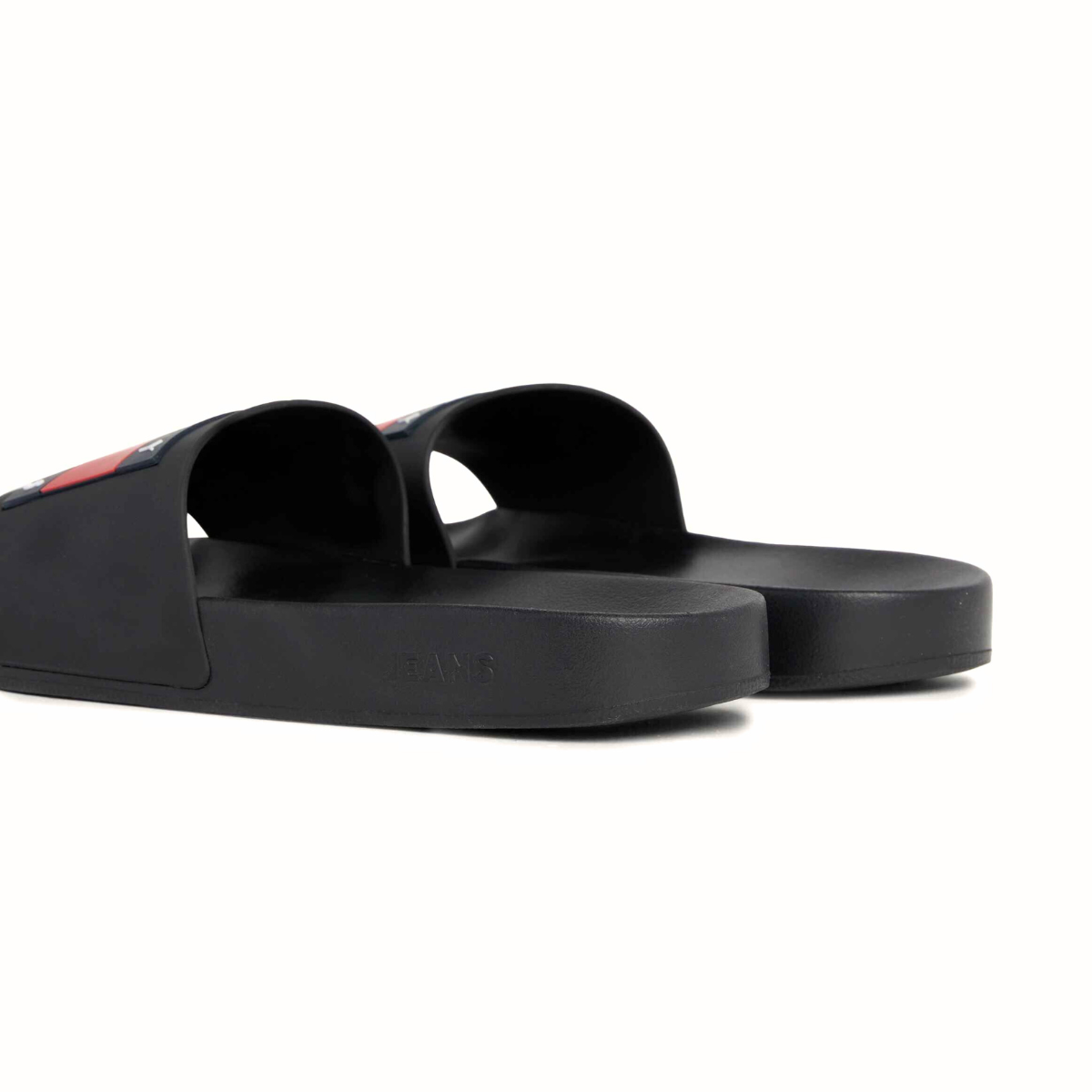 Tommy Hilfiger Essential Flag Badge Pool Slides BLK