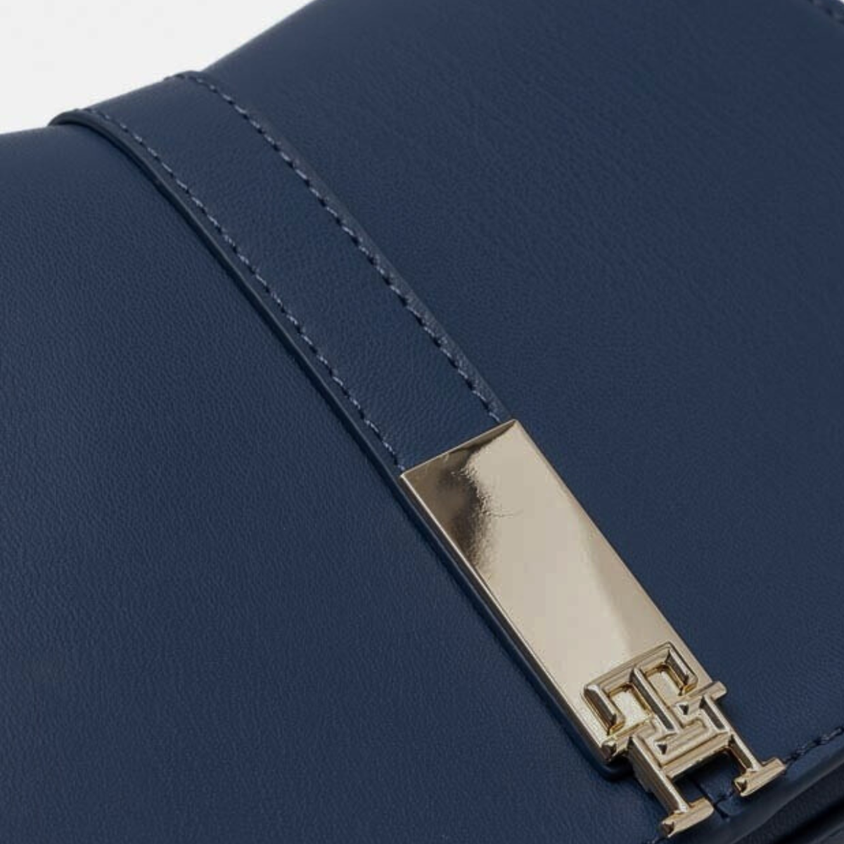 Tommy Hilfiger Heritage Chain Strap Crossbody Women - NVY - Navy