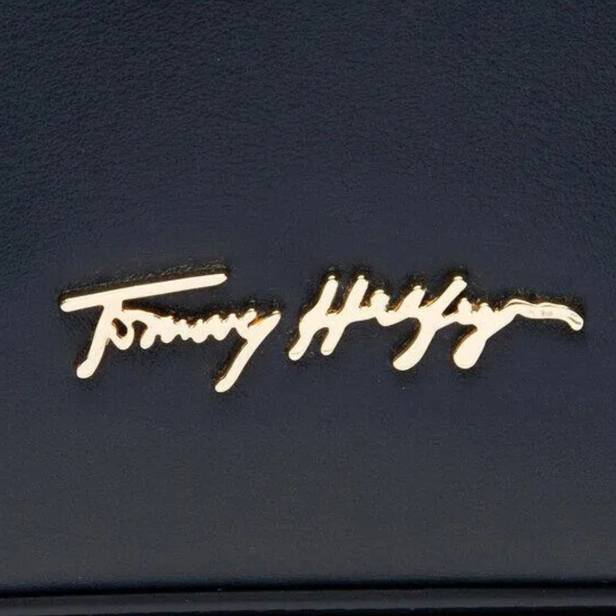 Tommy Hilfiger Luxe Leather Bucket Bag Women - BLK - Black