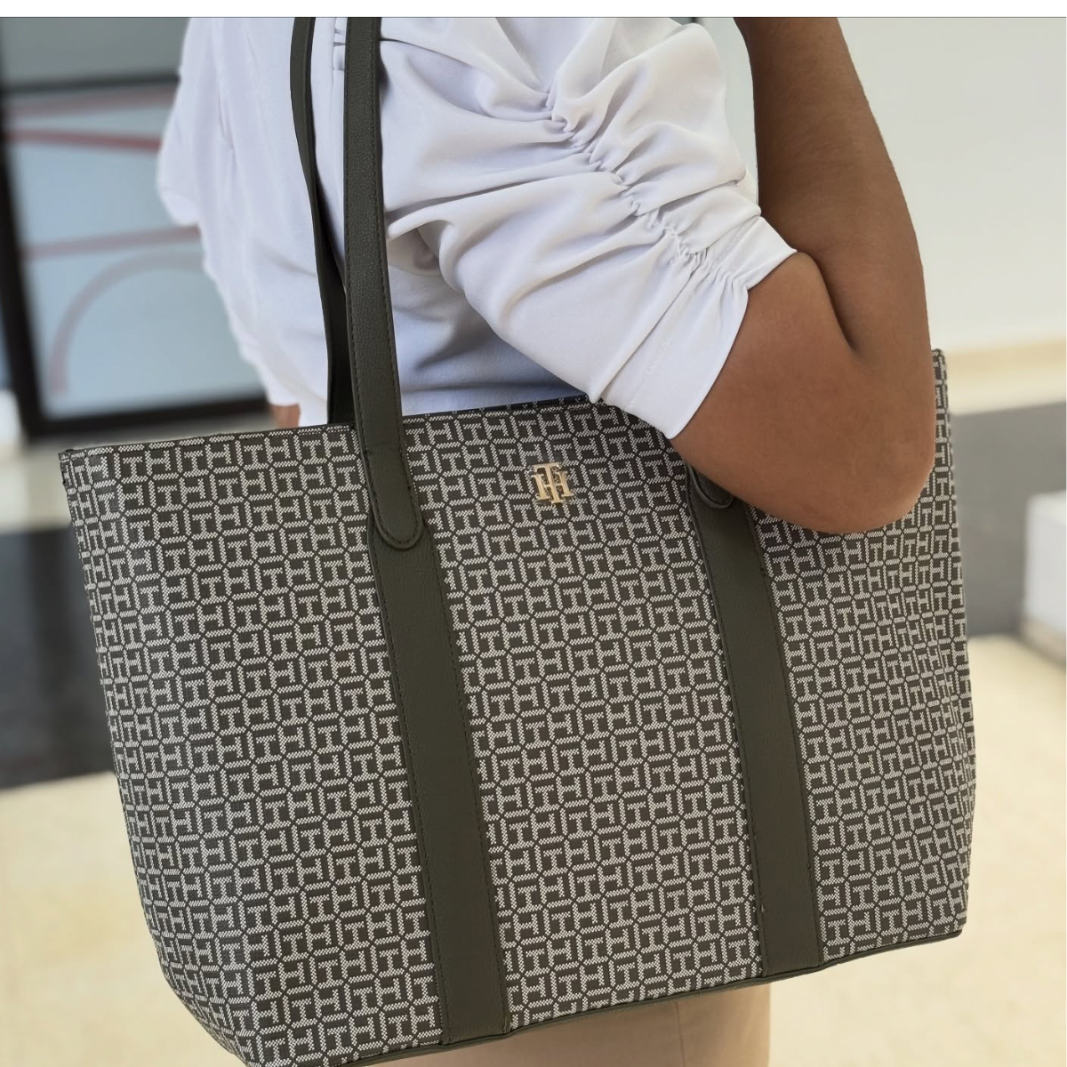 Tommy Hilfiger Monogram Ruby Tote Bag Women - OLV - Olive