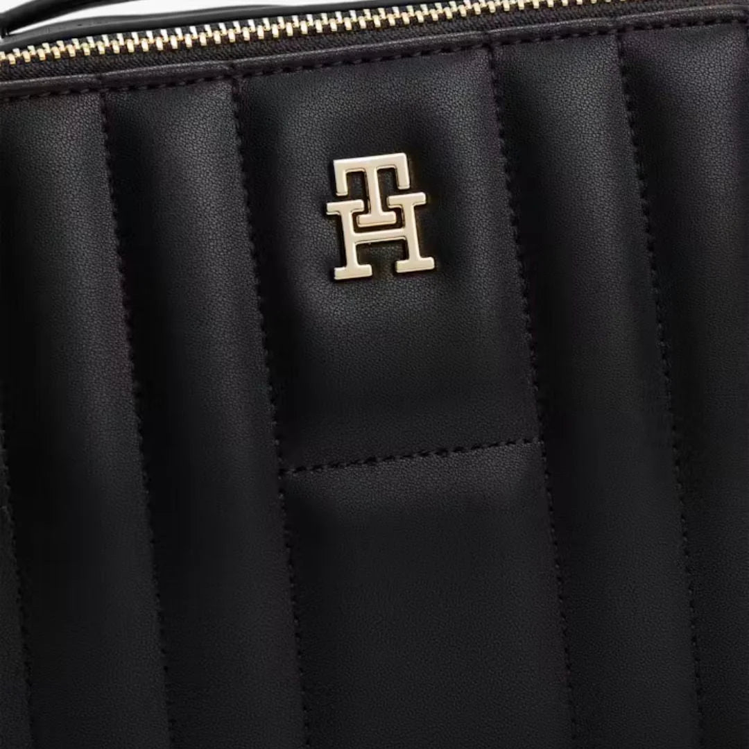 Tommy Hilfiger TH Monogram Quilted Camera Bag Women - BLK - Black